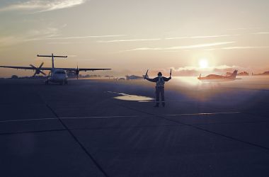 Flughafen Morgenstimmung - Flugzeug-Einweiser