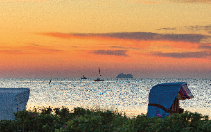 Impression: Sunset cruise ship and starboard basket