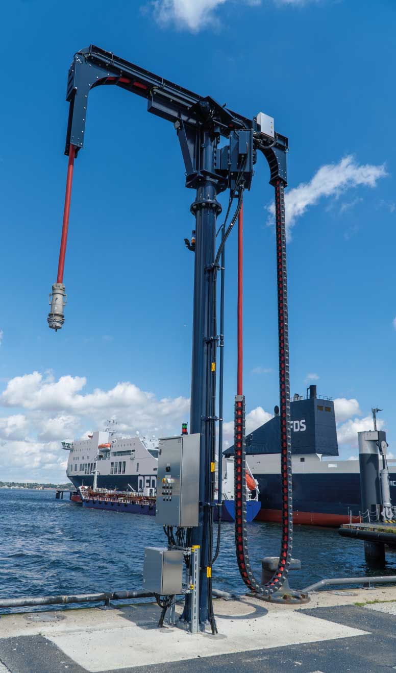 Cable arm for the shore power connection of ferries