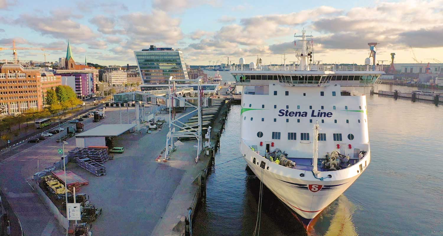 Transformatorstation und Kabelarm für Landstrom der Stena Line-Fähre